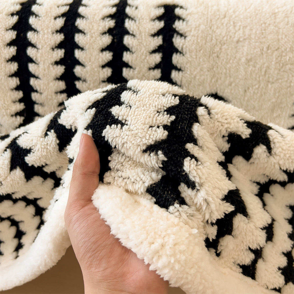 Textured Jacquard Throw Blanket, Thick Warm Plush Fleece